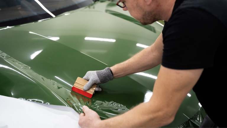 Perbedaan Antara Paint Protection Film dan Ceramic Coating: Mana yang Lebih Baik untuk Mobil Anda?